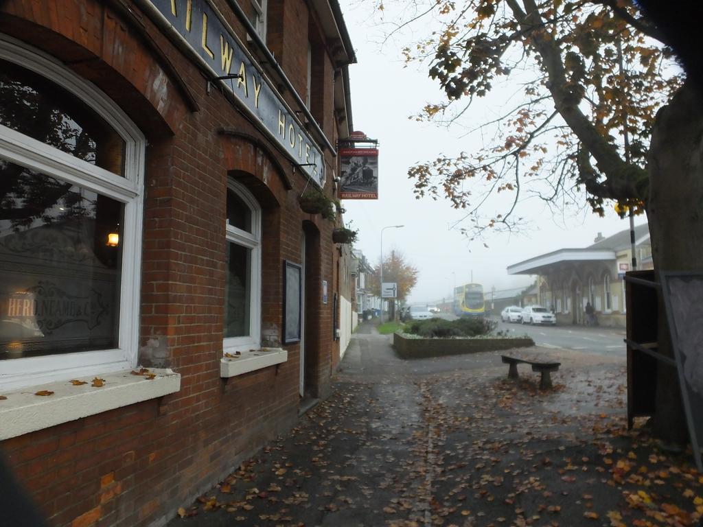 Railway Hotel Фавершем Екстер'єр фото