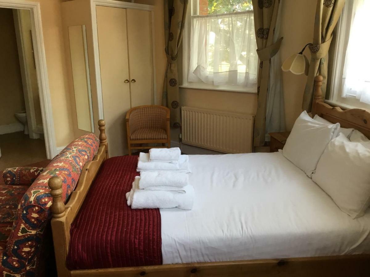 Railway Hotel Фавершем Екстер'єр фото