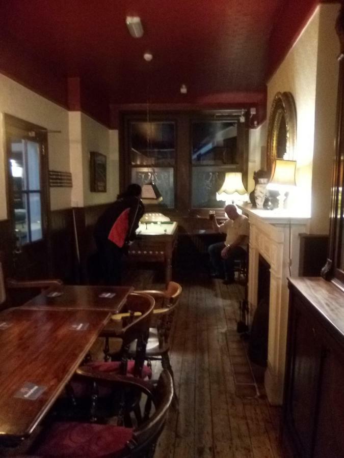 Railway Hotel Фавершем Екстер'єр фото
