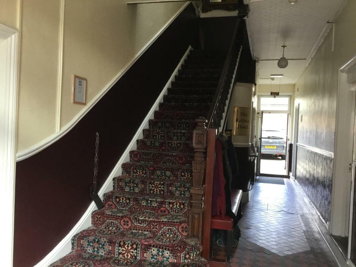 Railway Hotel Фавершем Екстер'єр фото